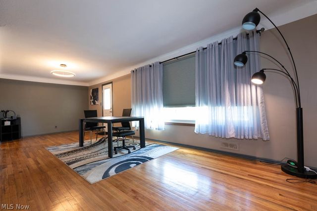 5180 Thornbury Road, Lyndhurst, OH 44124