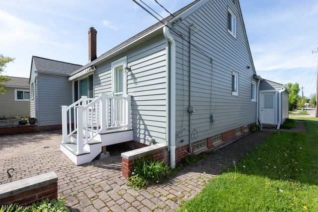 5180 Thornbury Road, Lyndhurst, OH 44124