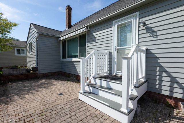 5180 Thornbury Road, Lyndhurst, OH 44124