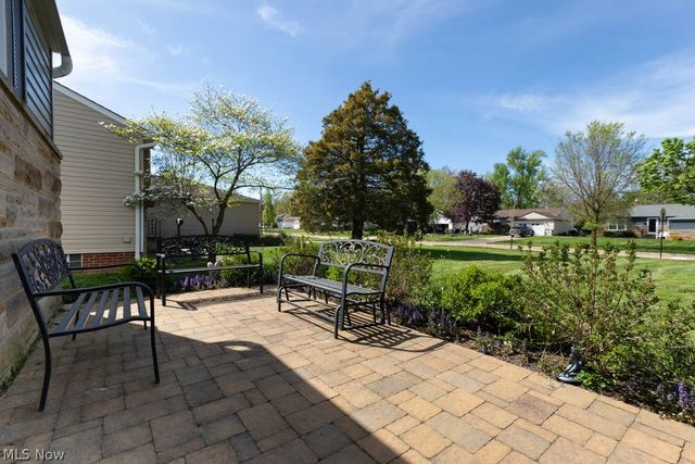 5180 Thornbury Road, Lyndhurst, OH 44124