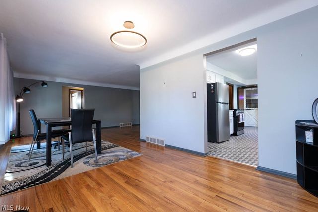 5180 Thornbury Road, Lyndhurst, OH 44124