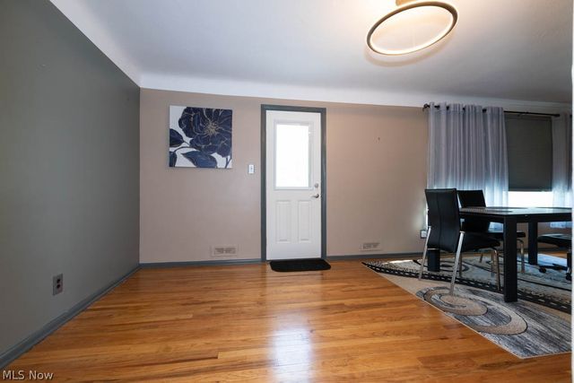 5180 Thornbury Road, Lyndhurst, OH 44124