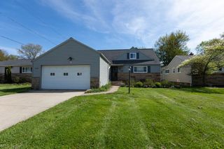 5180 Thornbury Road, Lyndhurst, OH 44124