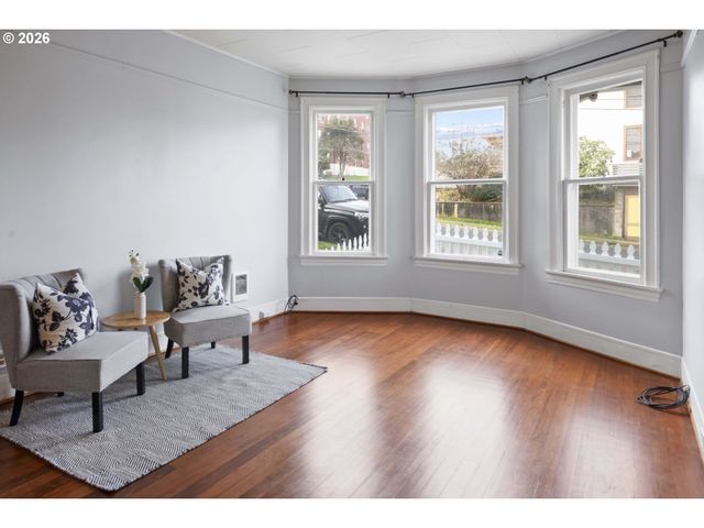 590 17TH St, Astoria, OR 97103