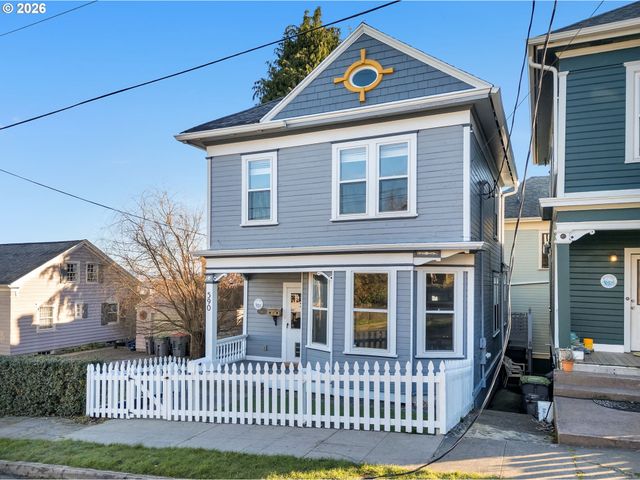 590 17TH St, Astoria, OR 97103