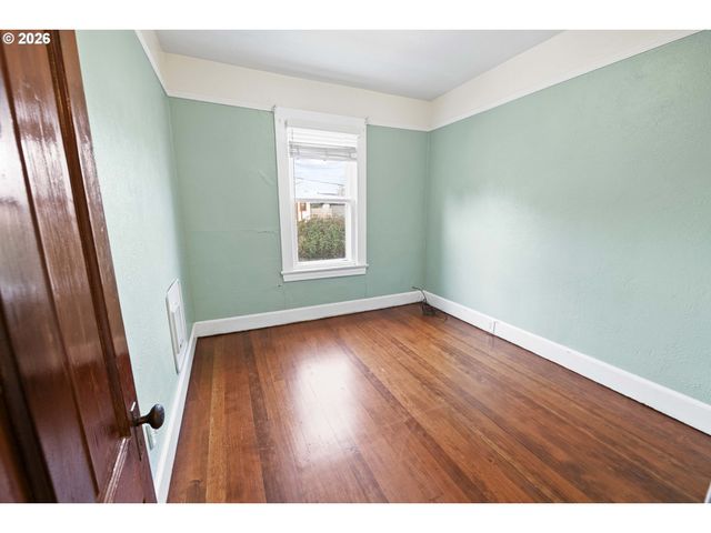 590 17TH St, Astoria, OR 97103