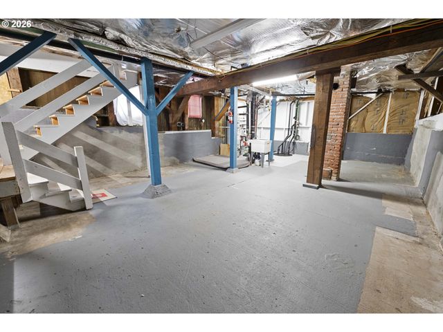 590 17TH St, Astoria, OR 97103