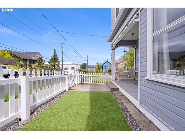 590 17TH St, Astoria, OR 97103