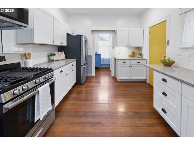 590 17TH St, Astoria, OR 97103