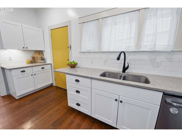 590 17TH St, Astoria, OR 97103