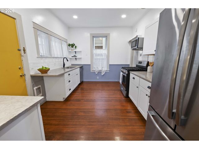 590 17TH St, Astoria, OR 97103