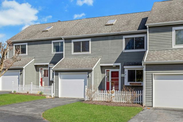 11 Cushing Green S, Pawling, NY 12564