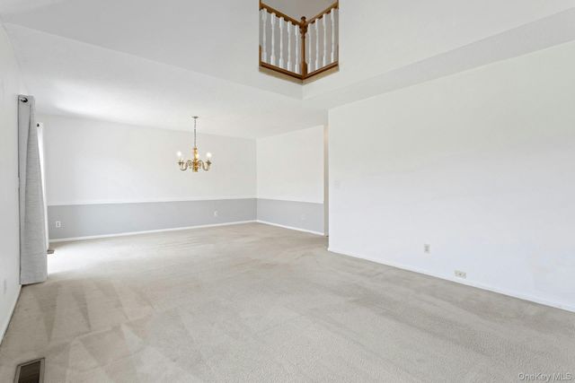 11 Cushing Green S, Pawling, NY 12564