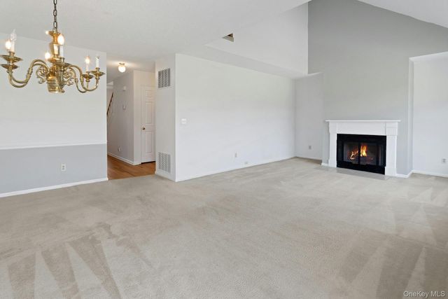 11 Cushing Green S, Pawling, NY 12564