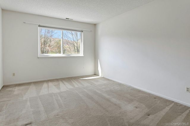 11 Cushing Green S, Pawling, NY 12564