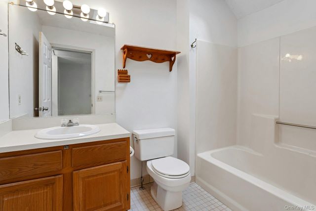 11 Cushing Green S, Pawling, NY 12564