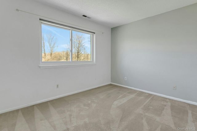 11 Cushing Green S, Pawling, NY 12564