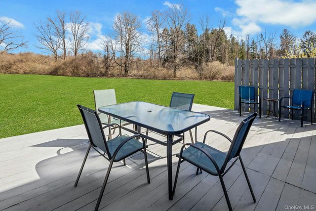 11 Cushing Green S, Pawling, NY 12564