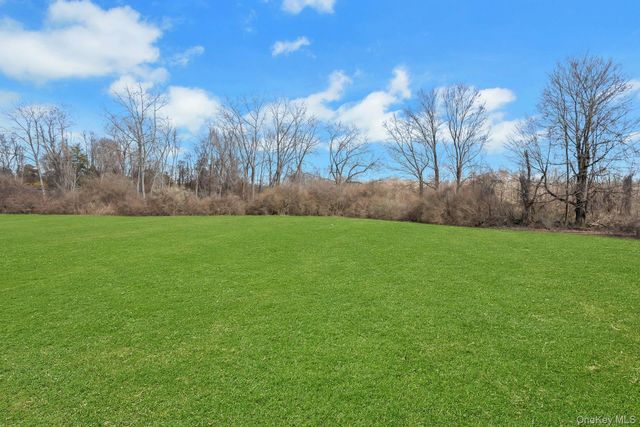 11 Cushing Green S, Pawling, NY 12564