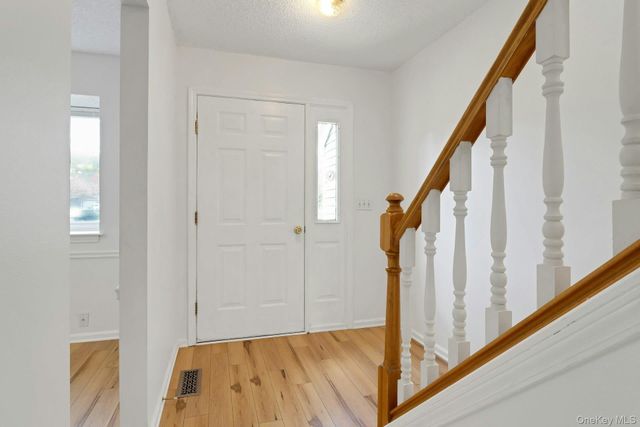 11 Cushing Green S, Pawling, NY 12564