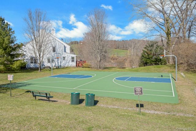 11 Cushing Green S, Pawling, NY 12564