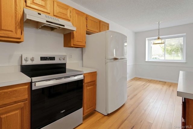11 Cushing Green S, Pawling, NY 12564