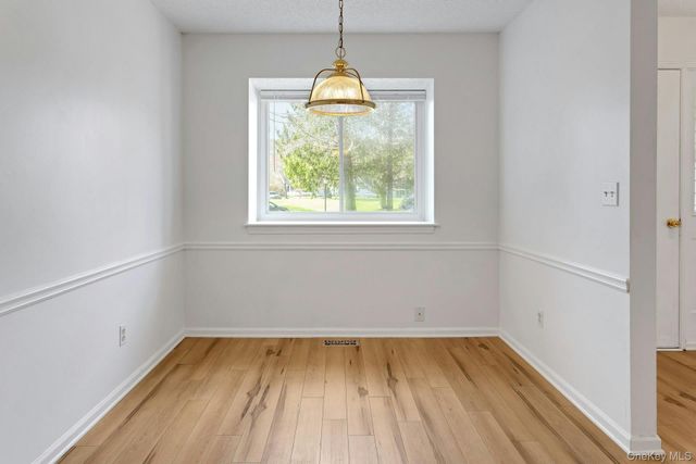 11 Cushing Green S, Pawling, NY 12564