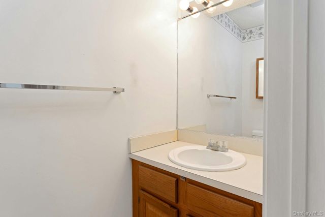 11 Cushing Green S, Pawling, NY 12564