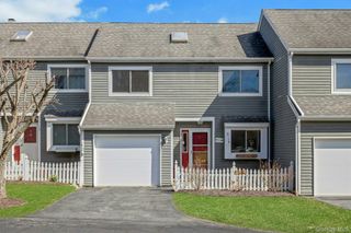 11 Cushing Green S, Pawling, NY 12564