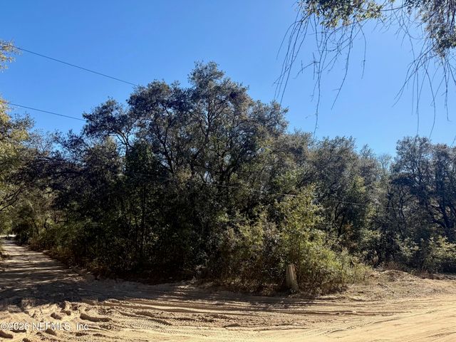 143 OAK Circle, Interlachen, FL 32148