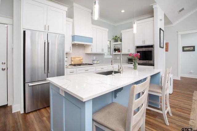 15807 Avery Ln, Lindale, TX 75771