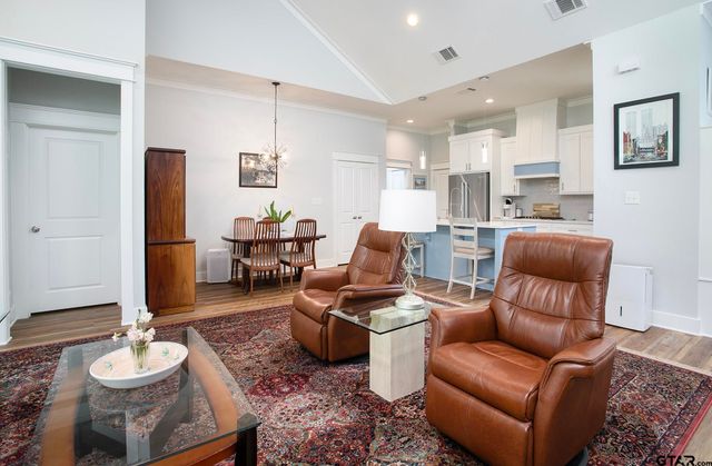 15807 Avery Ln, Lindale, TX 75771