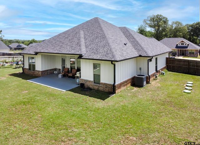 15807 Avery Ln, Lindale, TX 75771