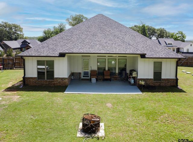 15807 Avery Ln, Lindale, TX 75771