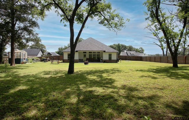 15807 Avery Ln, Lindale, TX 75771