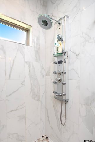 15807 Avery Ln, Lindale, TX 75771