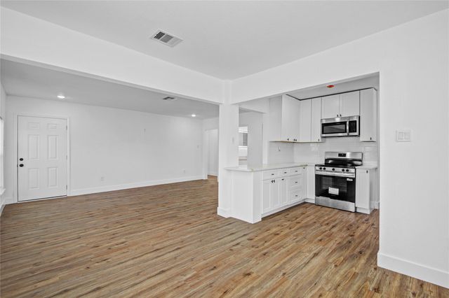 1203 W 6th Street, Freeport, TX 77541