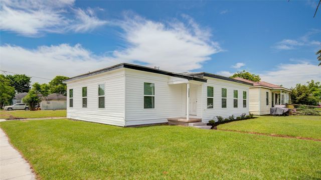 1203 W 6th Street, Freeport, TX 77541