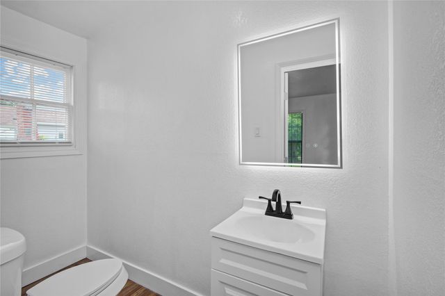 1203 W 6th Street, Freeport, TX 77541