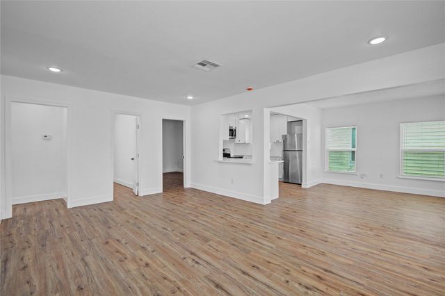 1203 W 6th Street, Freeport, TX 77541