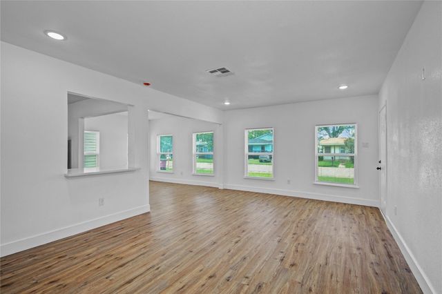 1203 W 6th Street, Freeport, TX 77541