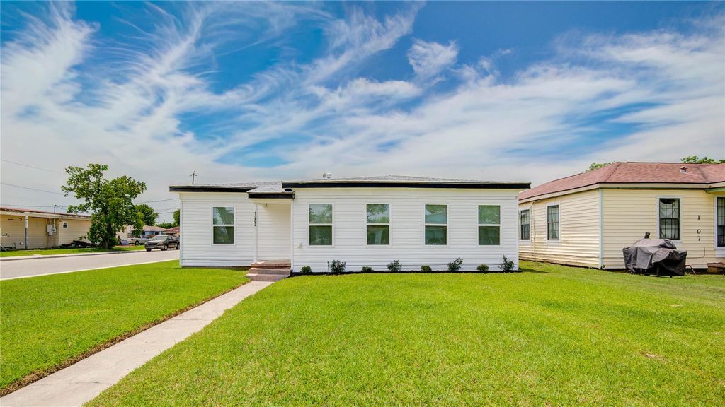 1203 W 6th Street, Freeport, TX 77541