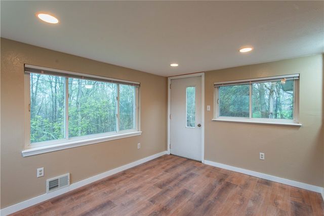 194 Woodridge Dr, Brighton Twp, PA 15009