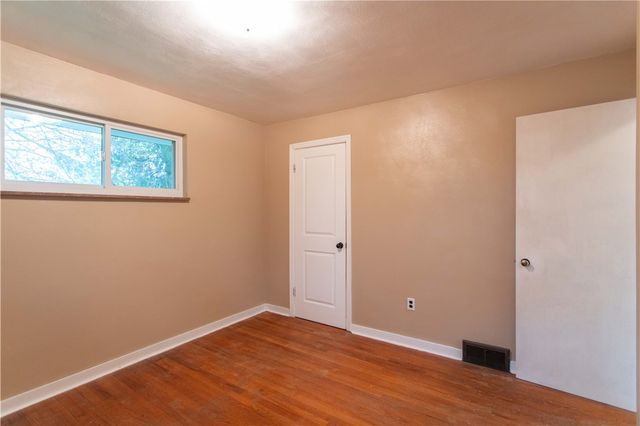 194 Woodridge Dr, Brighton Twp, PA 15009