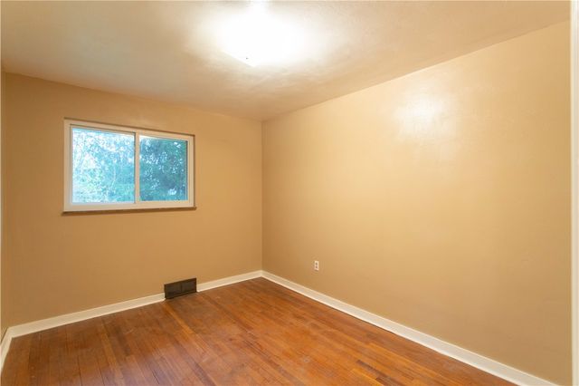 194 Woodridge Dr, Brighton Twp, PA 15009