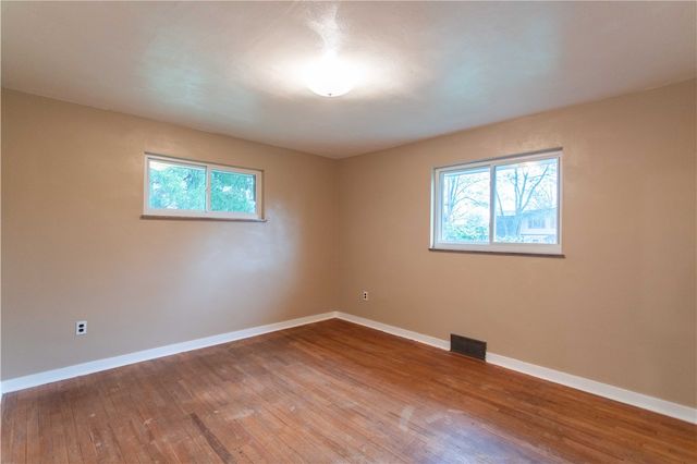 194 Woodridge Dr, Brighton Twp, PA 15009