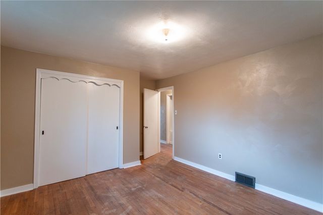 194 Woodridge Dr, Brighton Twp, PA 15009
