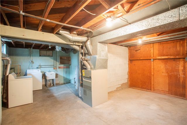 194 Woodridge Dr, Brighton Twp, PA 15009