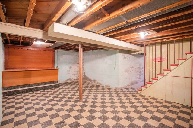 194 Woodridge Dr, Brighton Twp, PA 15009