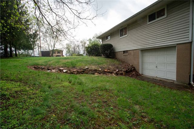 194 Woodridge Dr, Brighton Twp, PA 15009